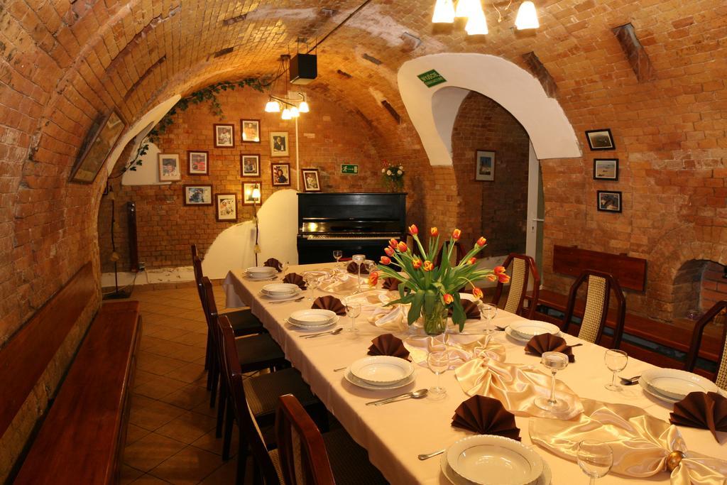 Kosmonauty Wroclaw-airport Hotel 3*
