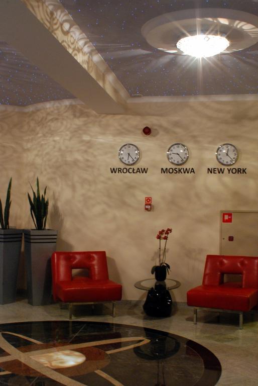 Kosmonauty Wroclaw-airport