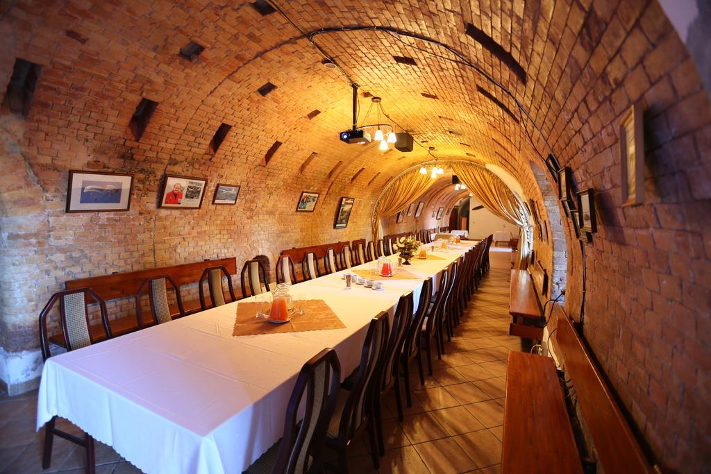 Kosmonauty Wroclaw-airport Hotel 3*