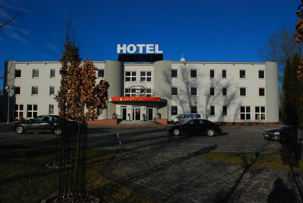 Kosmonauty Wroclaw-airport