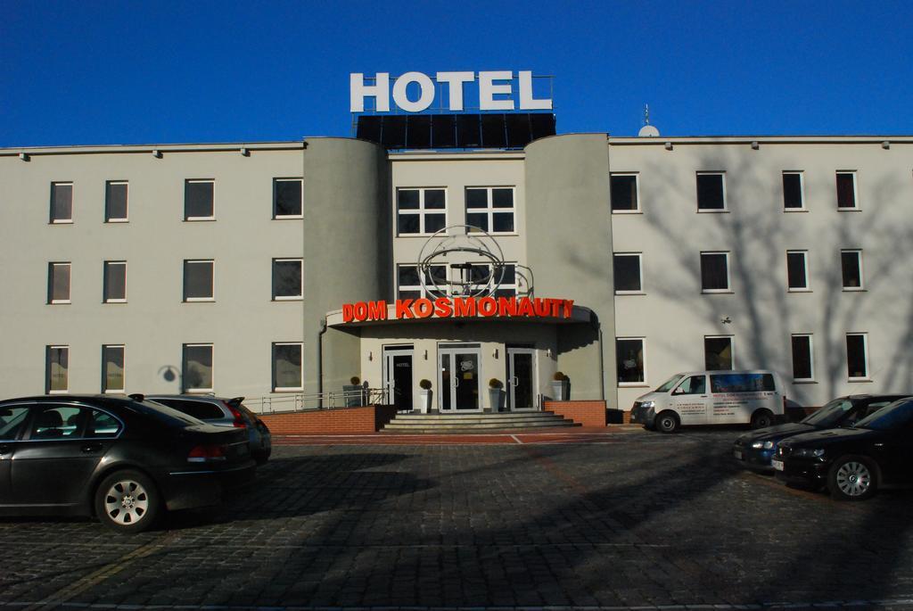 Kosmonauty Wroclaw-airport