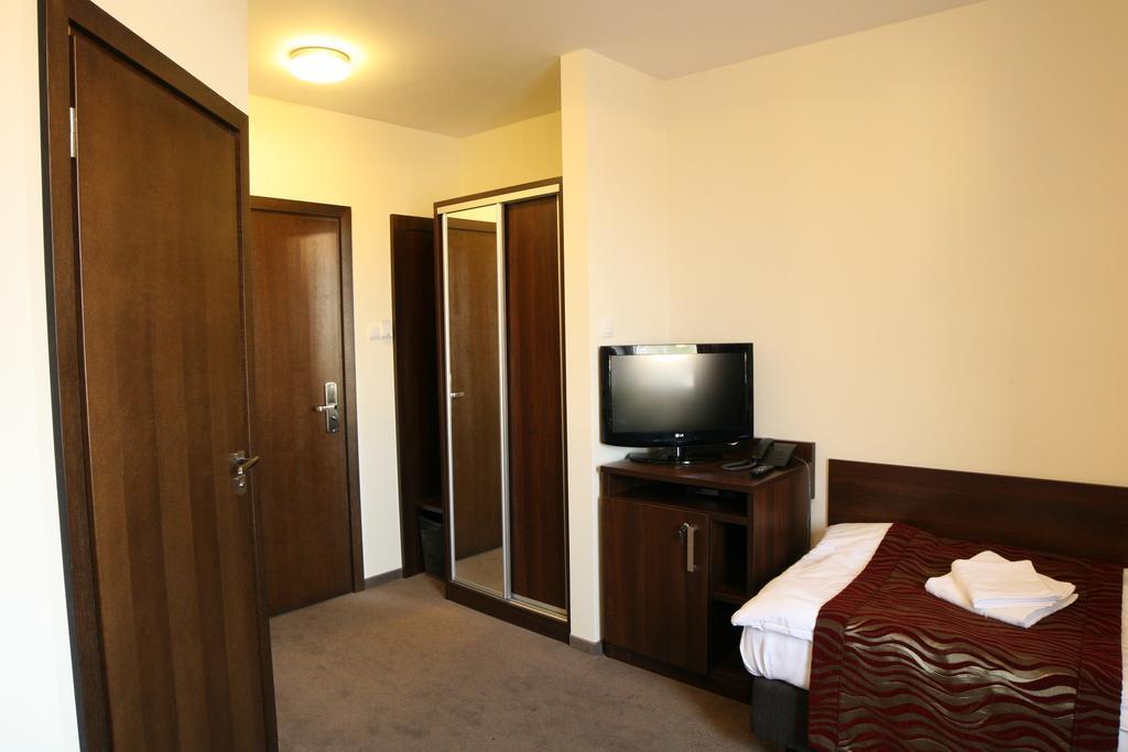 Hotel Kosmonauty Wroclaw-airport 3*